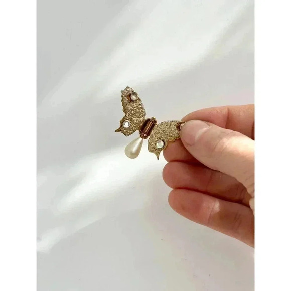 Vintage Sparkle Butterfly Pearl Embellished Brooch Pin - Picture 6 of 10